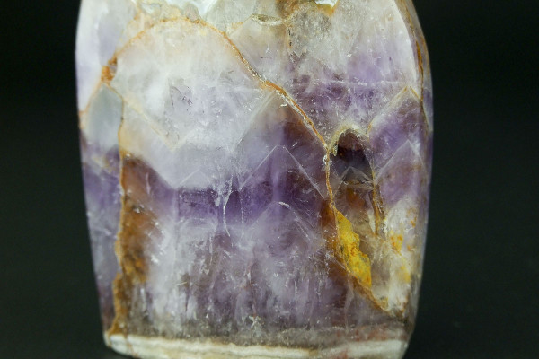 Натуральный кристалл аметиста с агатом из Бразилии