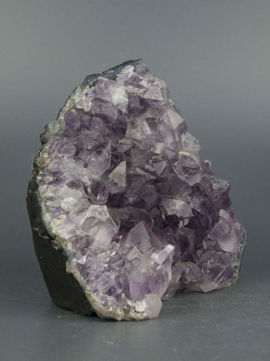 Друза Аметиста из Бразилии (натуральный камень) на подставке