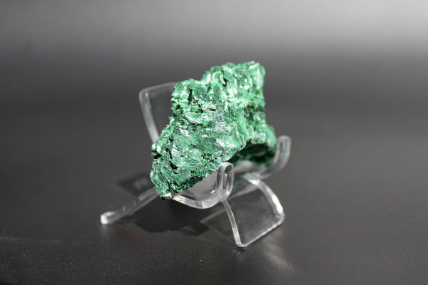 Кристалл минерала малахита размером [6x4 см]