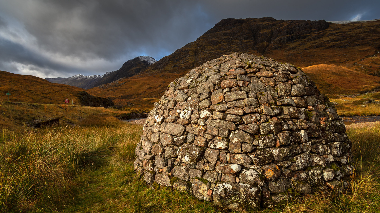 Каменная пирамида силы Cairn